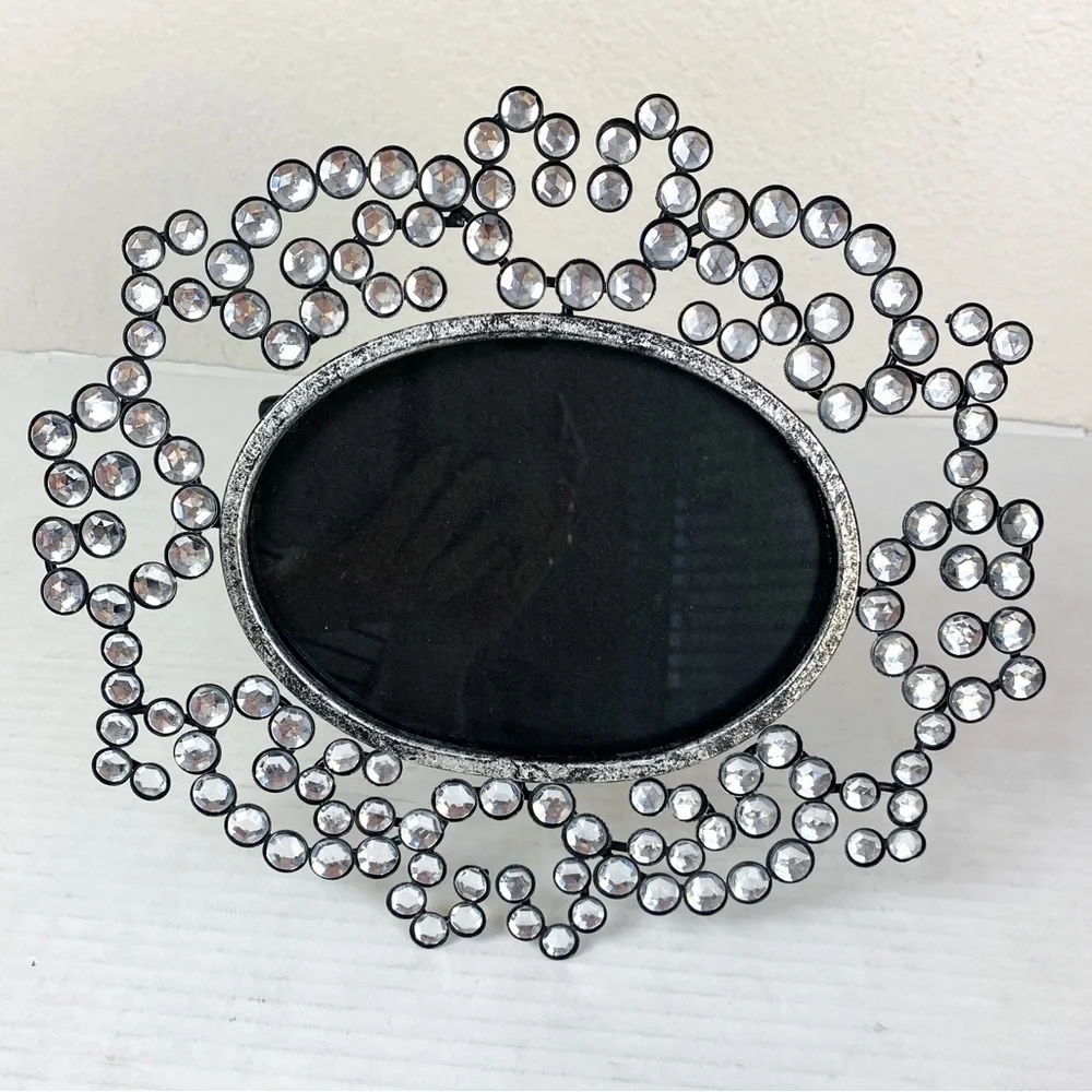 Pier 1 Dazzle Oval Frame 5” x 7”